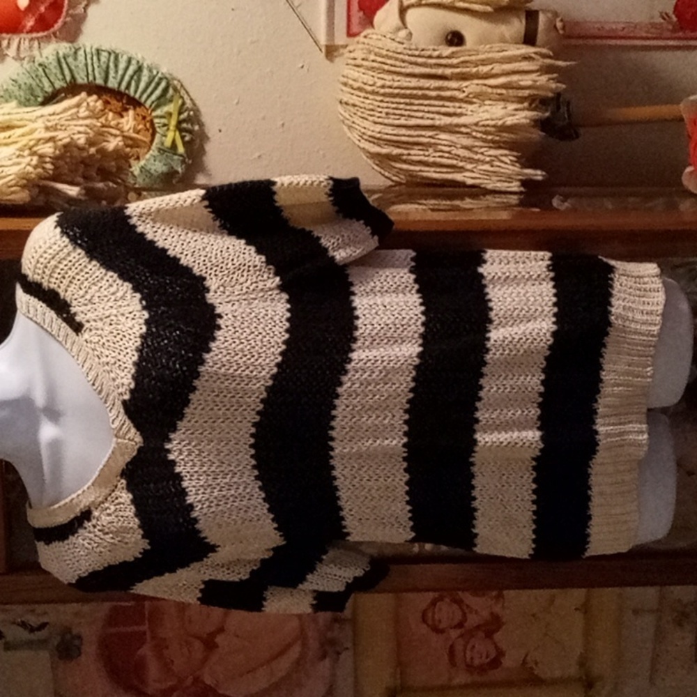 Vintage, Black & White, Loose Weave Knit V-Neck, Silk, Sweater with 1/2 Sleeves